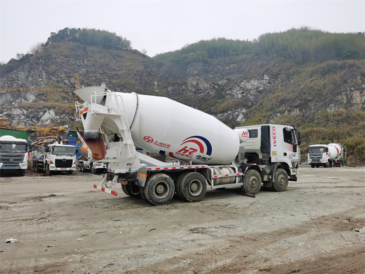10m³ White Twin Shaft Concrete Mixer Truck For Industrial