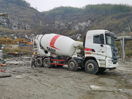 10m³ White Twin Shaft Concrete Mixer Truck For Industrial